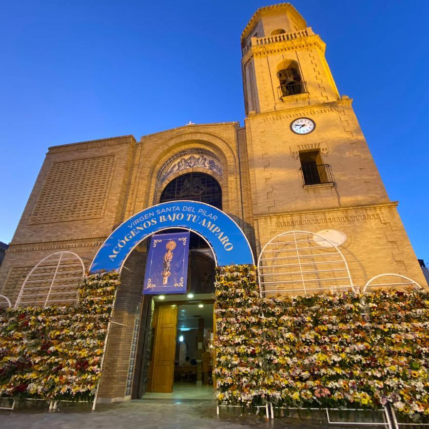 Ofrenda de flores en Pilar de la Horadada