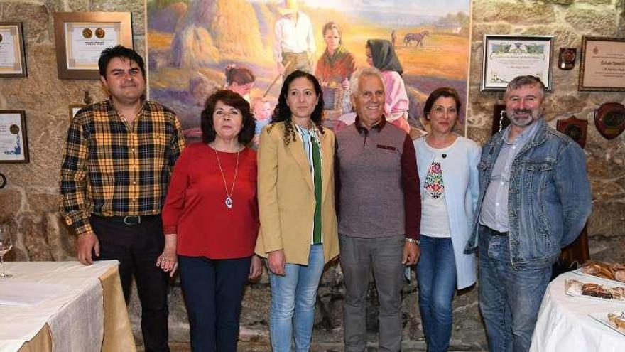 Agís, Besada, Díaz, Sobral, Rodríguez y Barreiro en la presentación del pacto del tripartito. // Gustavo Santos