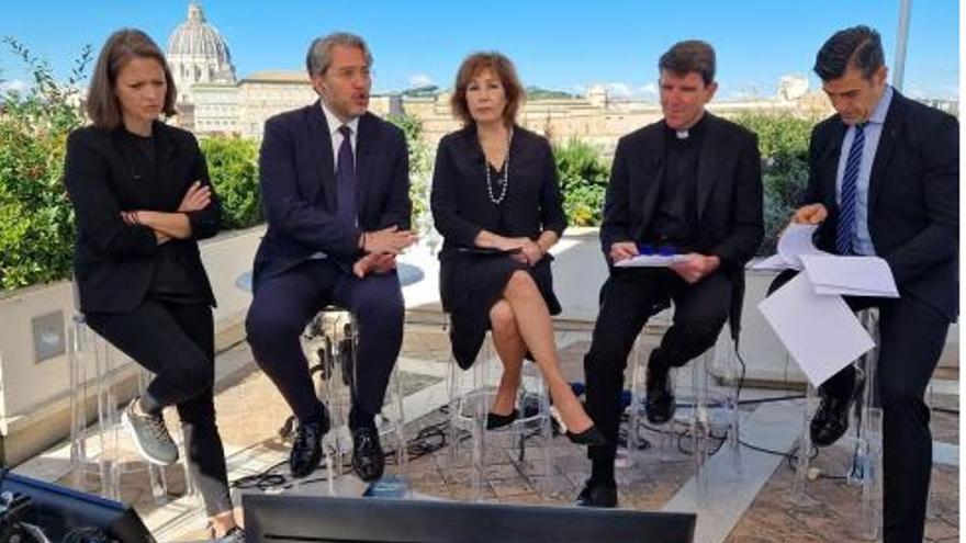 Ana Rosa Quintana y María Casado protagonizan un tenso momento en el funeral del papa Francisco: "Por encima de mi cadáver"