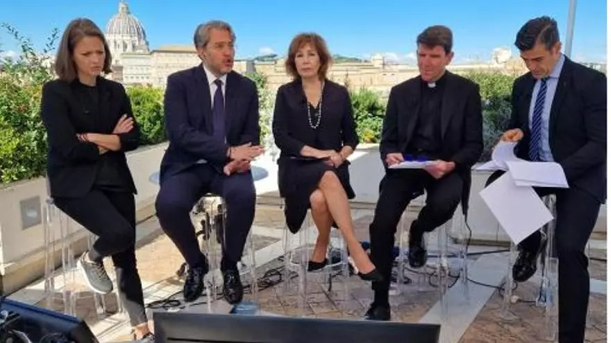 Ana Rosa Quintana y María Casado protagonizan un tenso momento en el funeral del papa Francisco: "Por encima de mi cadáver"