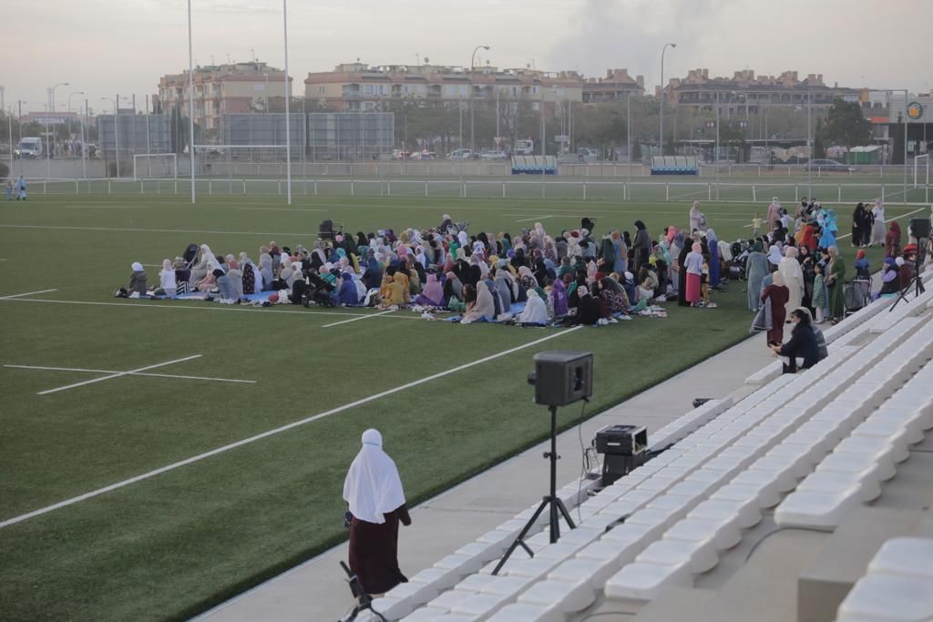 Rezo multitudinario de la comunidad musulmana de Mallorca para despedir el Ramadán