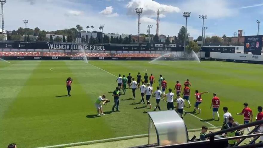 Entrada al campo del Juvenil del Valencia CF en la Copa de Campeones