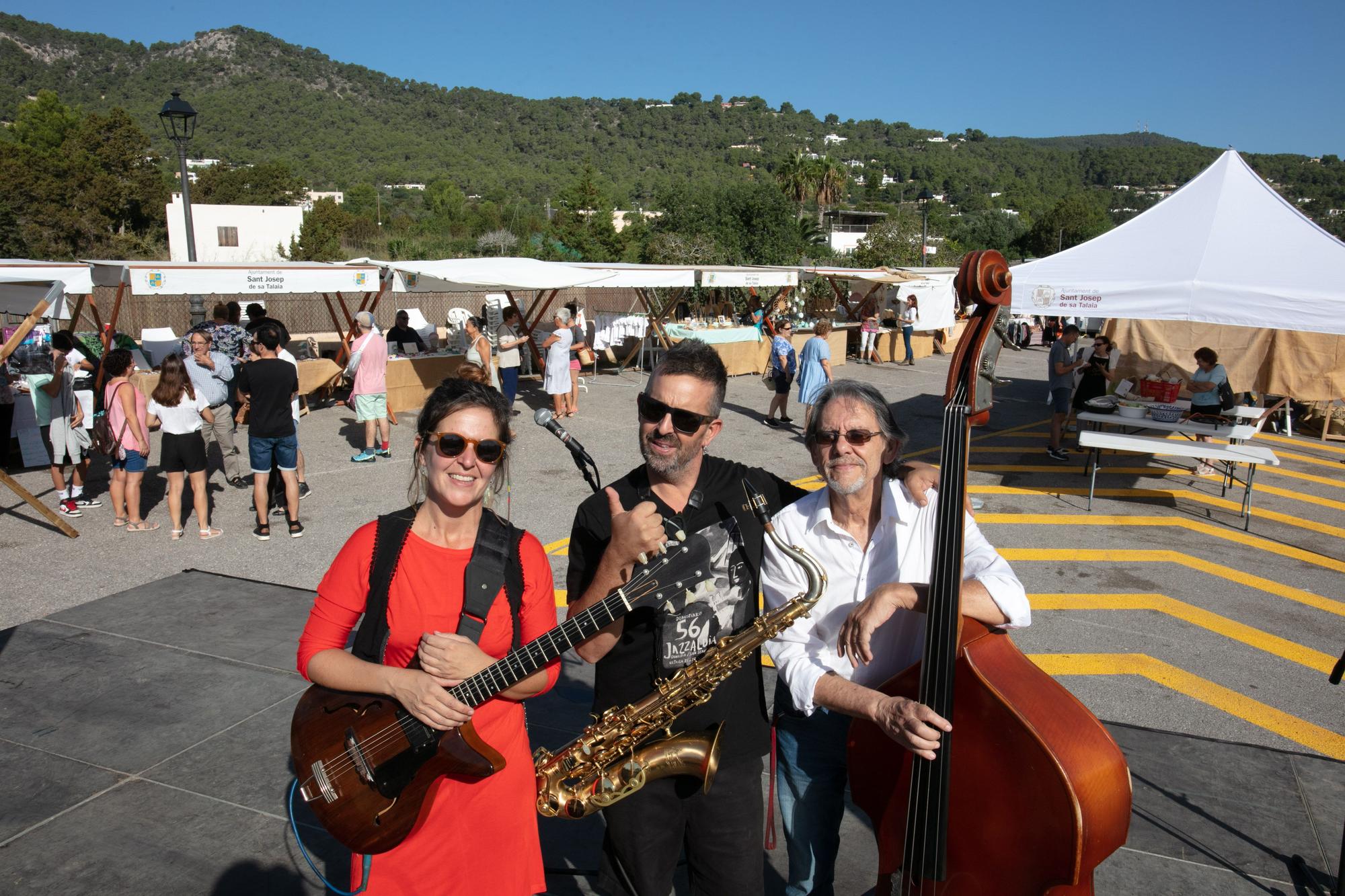 Mercado artesanal en las fiestas de es Cubells