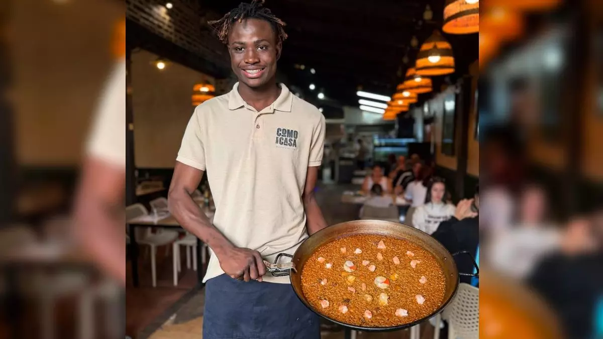 Este guachinche tiene un maestro arrocero que llegó en patera desde Senegal: así es el local que ha descubierto el crítico Cocituber