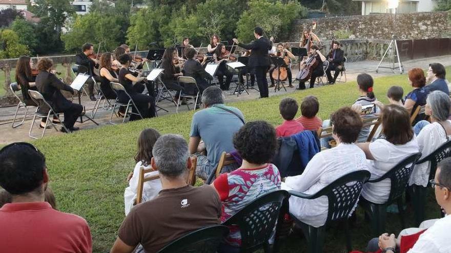 Concierto de una agrupación de la Orquesta 430 en los jardines de Castrelos el año pasado. // A. Villar