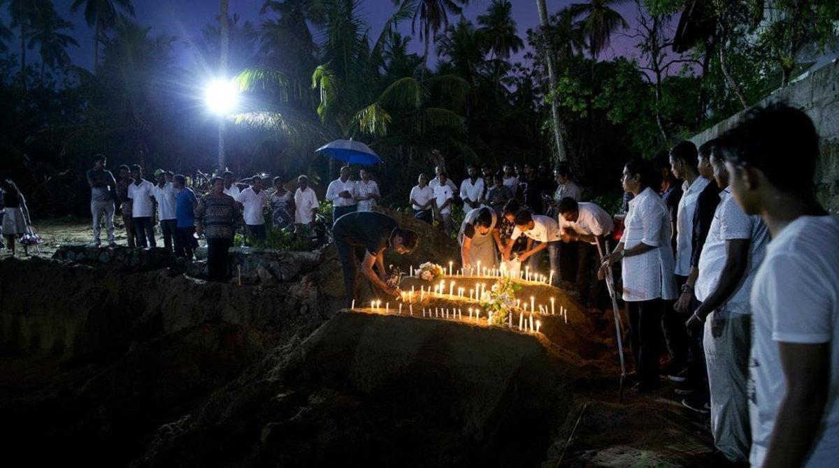 undefined47853549 relatives light candles after burial of three victims of the190422180443