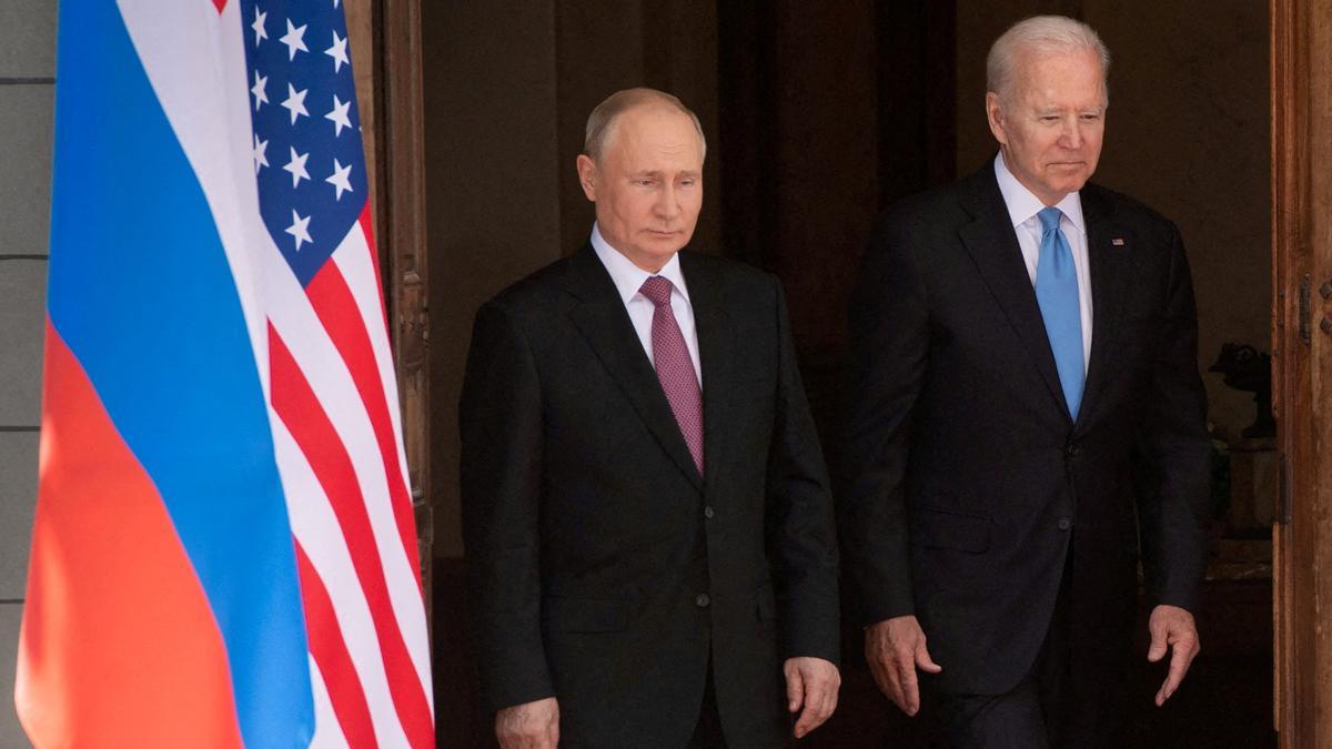 Los presidentes de Rusia, Vladímir Putin, y Estados Unidos, Joe Biden, en una foto de archivo en Génova.