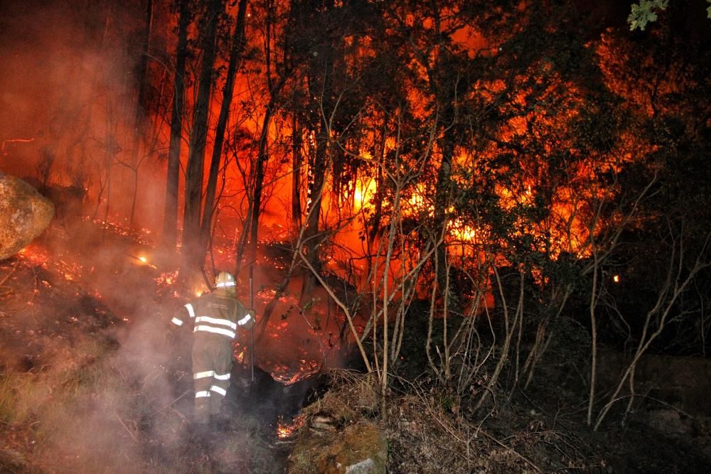Voraz incendio en Cerdedo-Cotobade