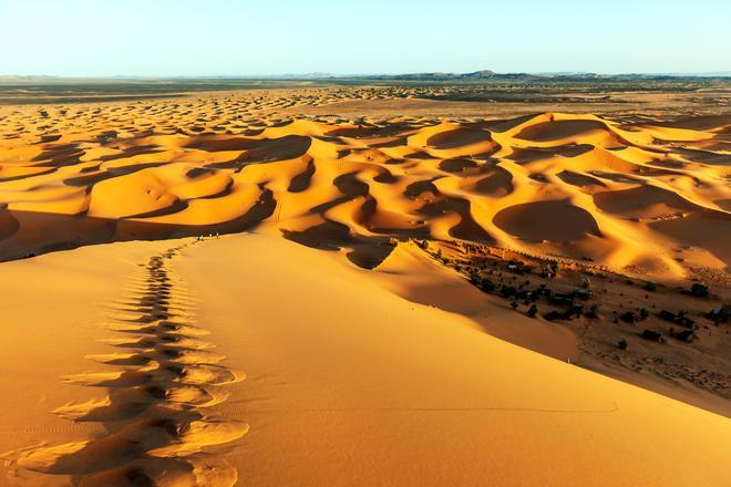 Imponentes dunas de Erg Chebbi, Marruecos.