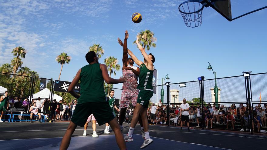La Jaula Movistar llena de baloncesto el Centro de Málaga