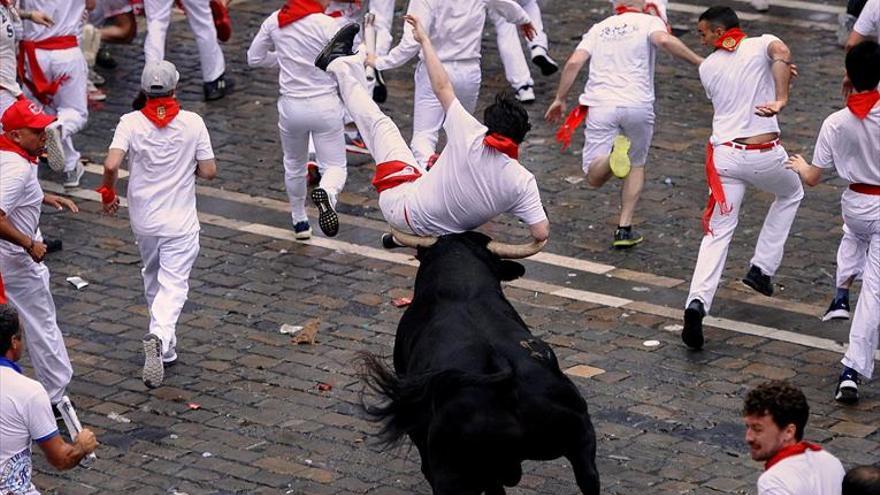 Vuelven a Pamplona las chapas sexistas