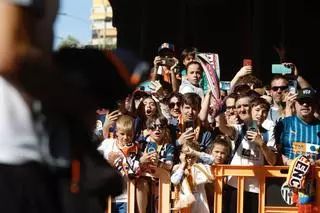 ¡Impresionante! Búscate en el recibimiento del Valencia - Betis en Mestalla