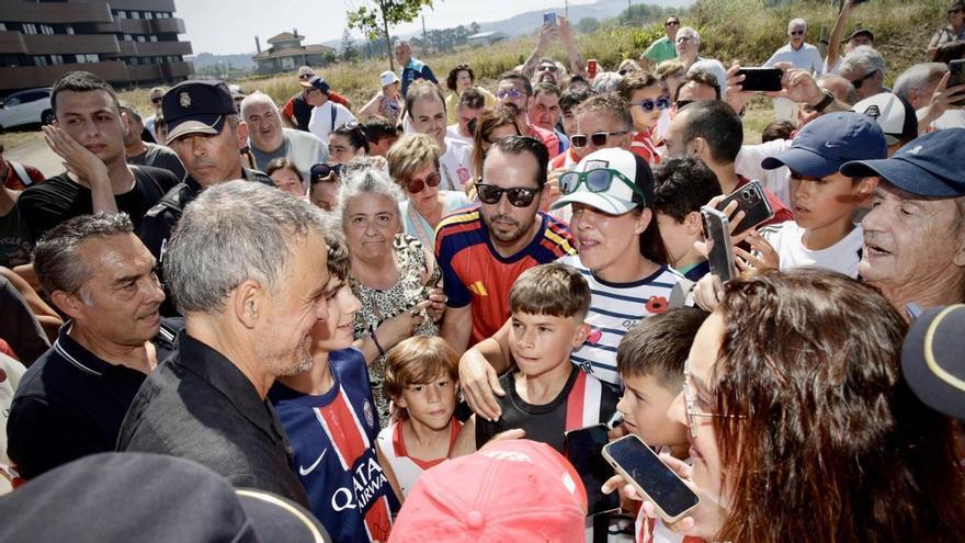 La inauguración de la playa verde "Luis Enrique" en Gijón, en imágenes