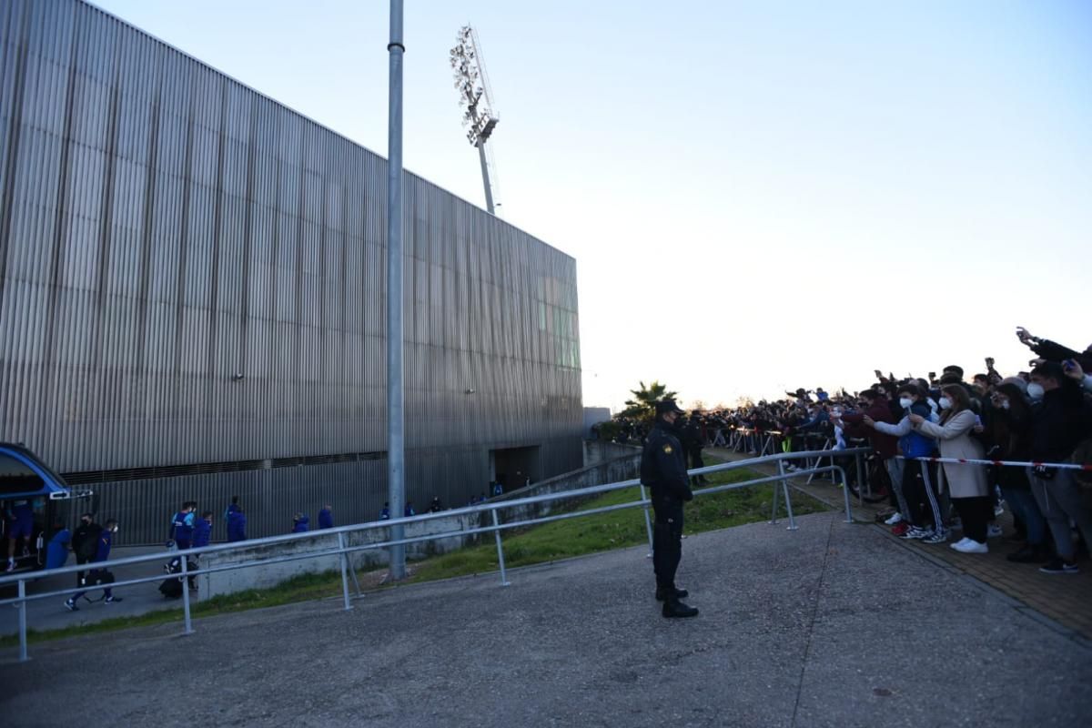 Entrenamiento del FC Barcelona en el estadio de El Arcángel