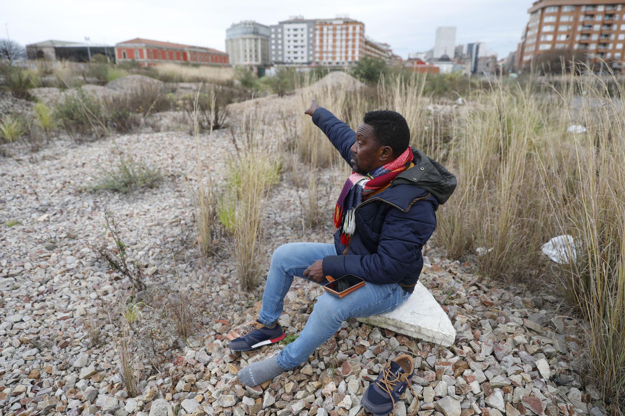 En imágenes: los terrenos del plan de vías de Gijón se llenan de chabolas