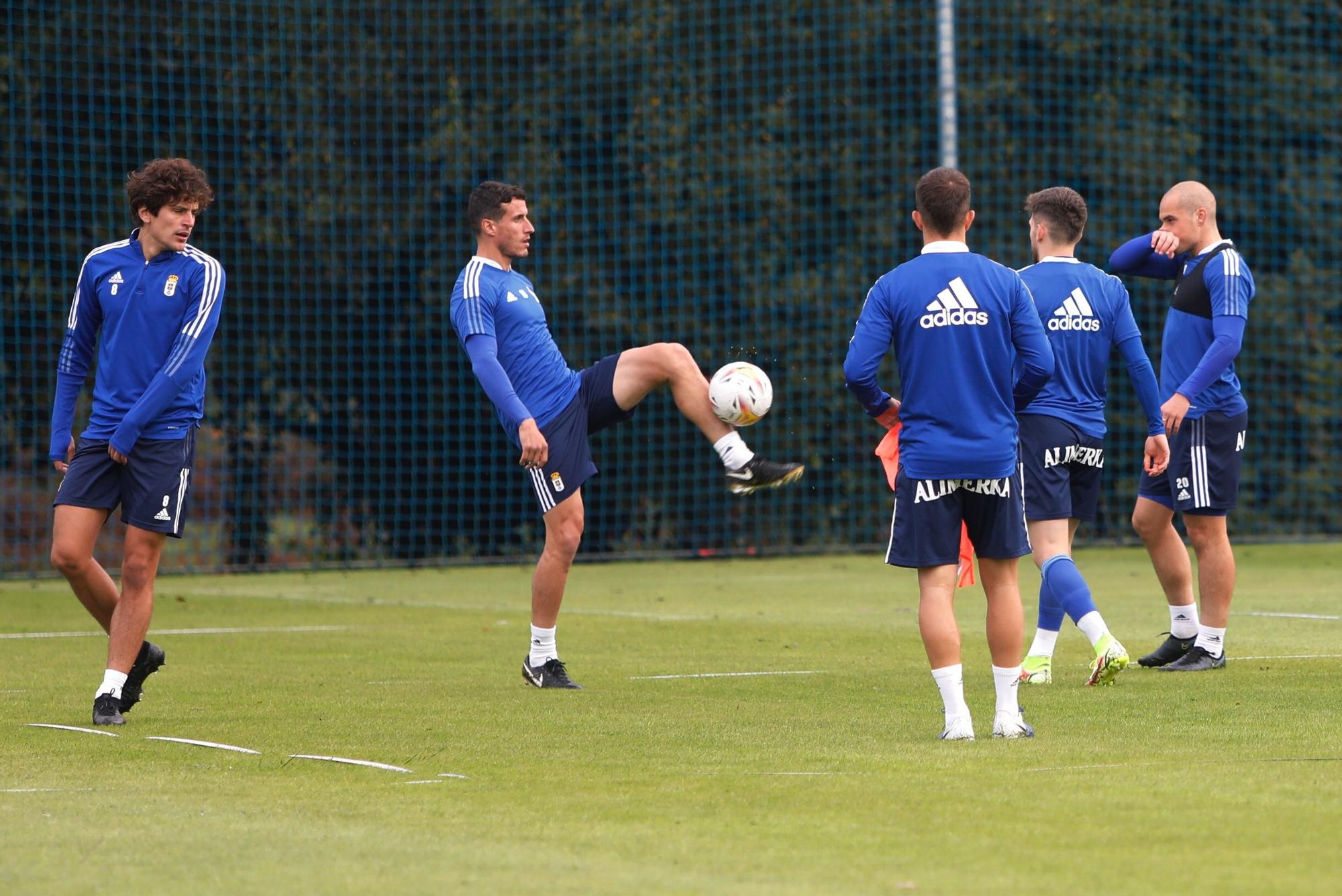 Las imágenes del entrenamiento del Oviedo tras la derrota ante el Burgos