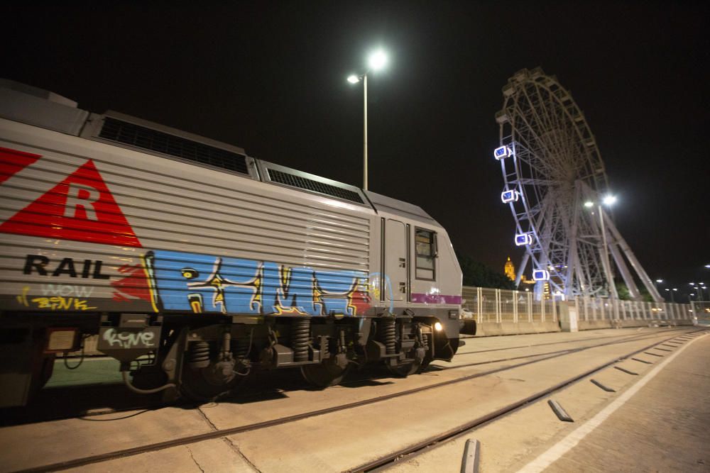 Llegada del tren al puerto de Málaga.