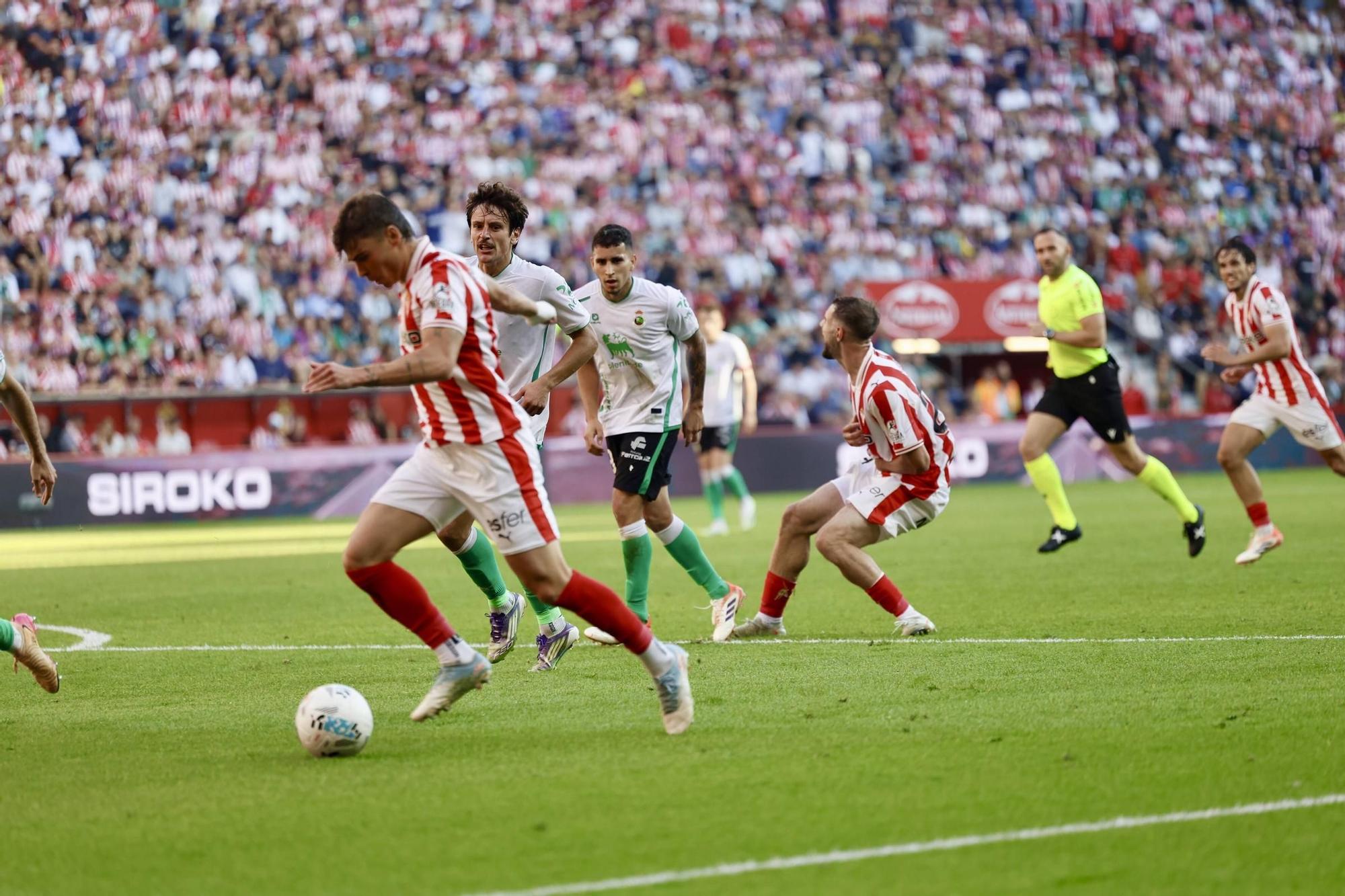 EN IMÁGENES: El partido del Sporting- Racing de Santander en El Molinón