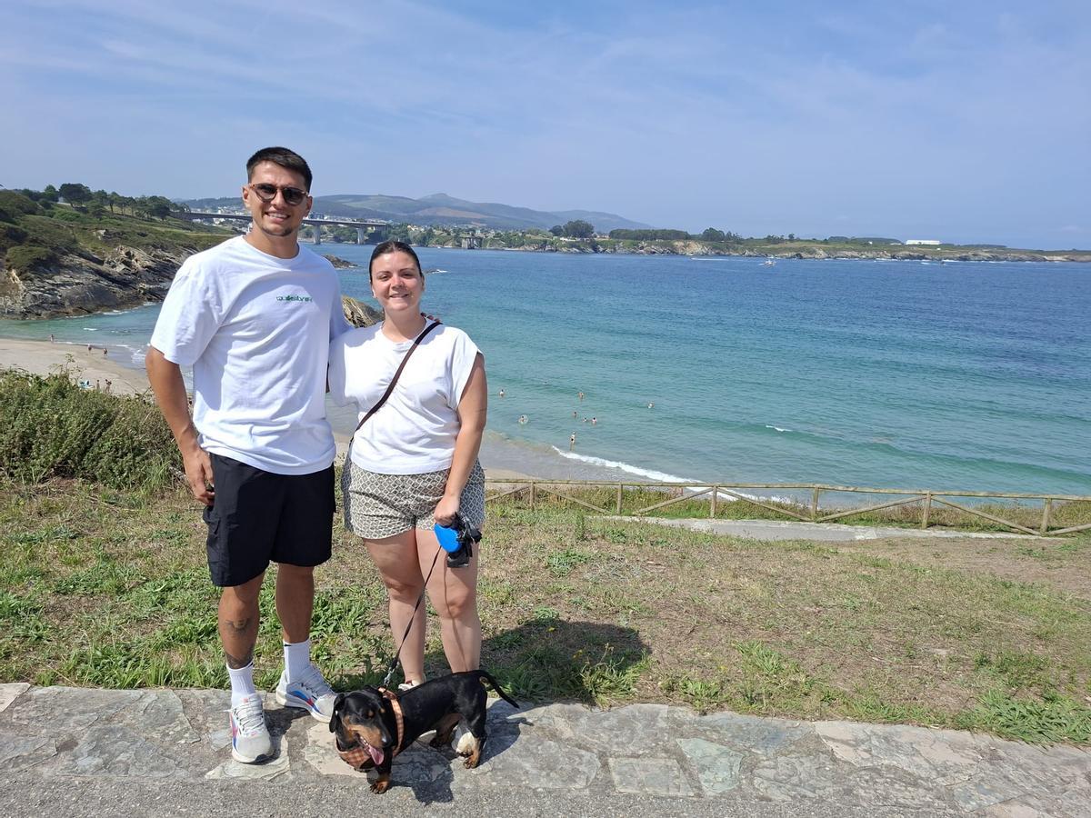 Daniel Lorenzo y Ángela Garoz, en Castropol.