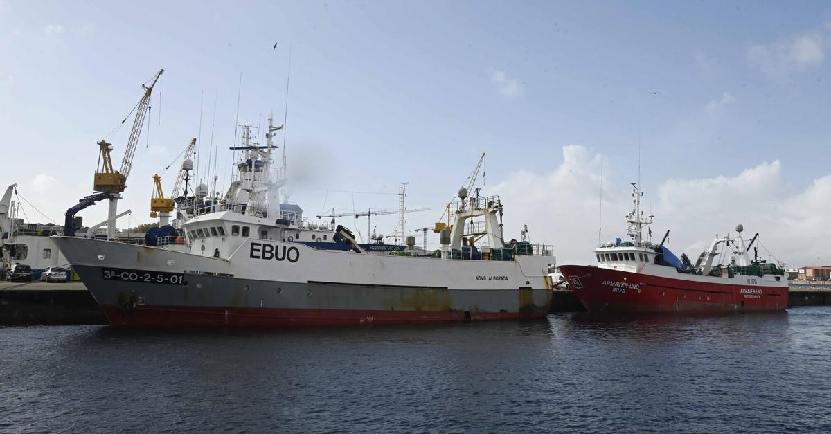 El 'Novo Alborada', atracado en un muelle del puerto de Vigo.