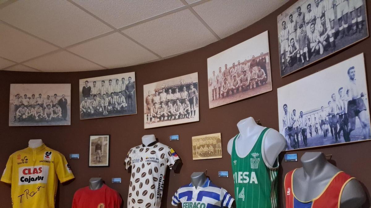 Exposición de fotografías históricas del Dépor en las salas del Melga.