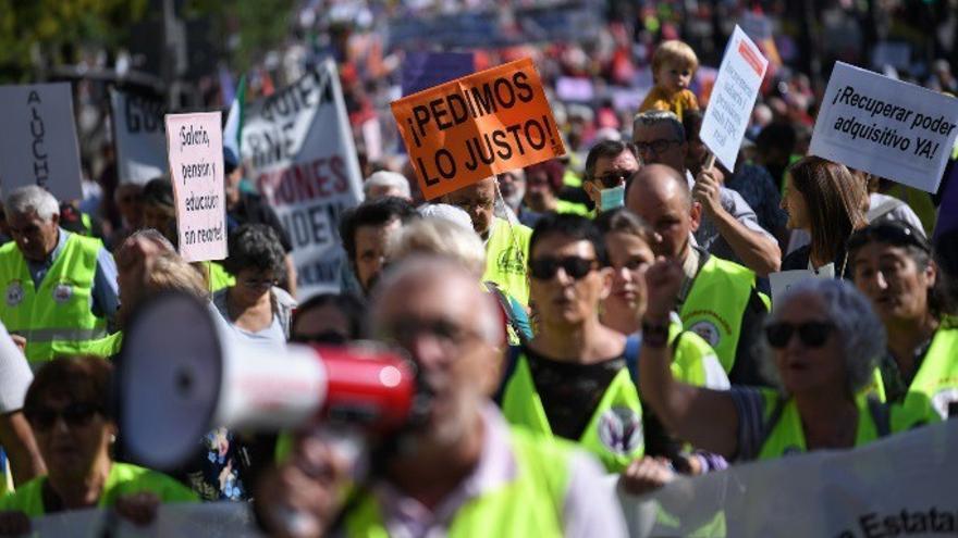 Varios miles de personas llenan Madrid en defensa de salarios y pensiones dignas, servicios públicos y sanidad