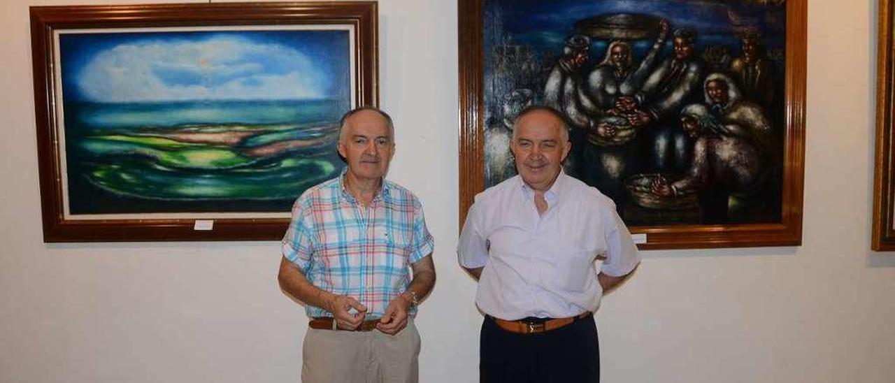 Os xemelgos Joaquín e Ricardo Sobreira xunto aos seus óleos. // FdV