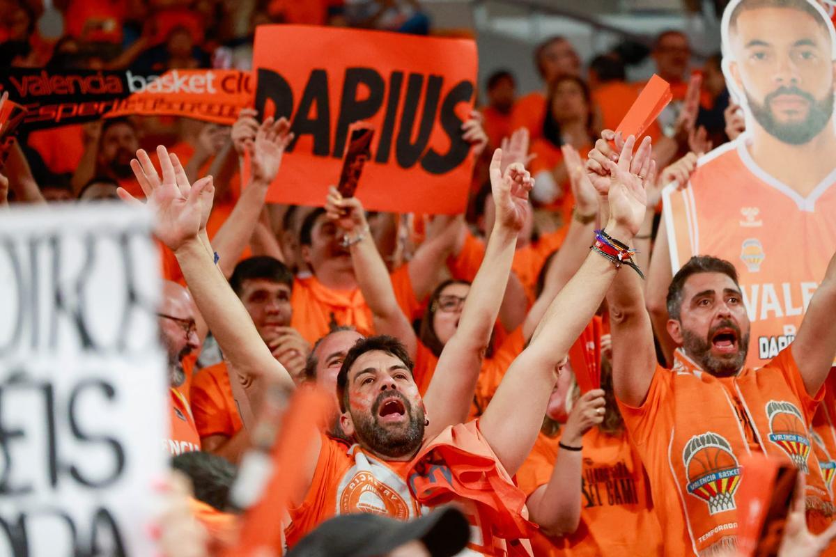 Ambiente de gala en el Roig Arena para recibir al Panathinaikos