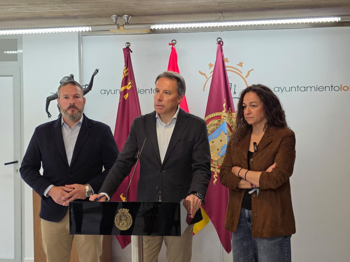 Fulgencio Gil (PP), Isabel Casalduero (PSOE) y José Martínez (Vox) anunciaban el acuerdo.