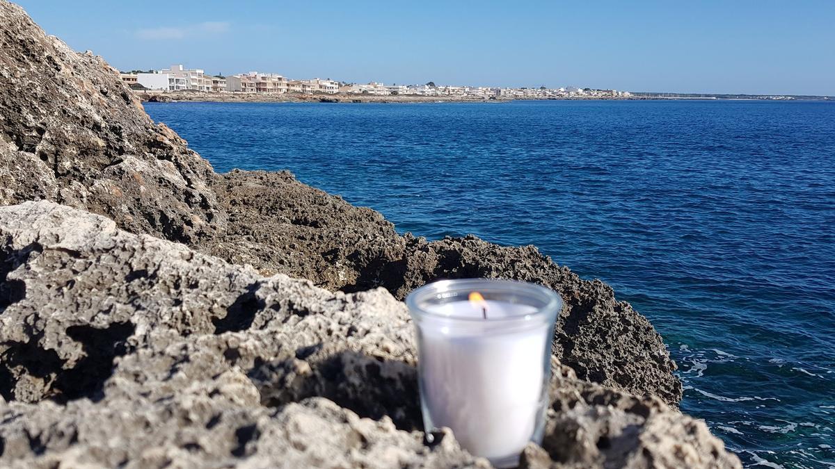 Los internautas han llenado las redes de fotografías de velas como gesto simbólico por los refugiados.