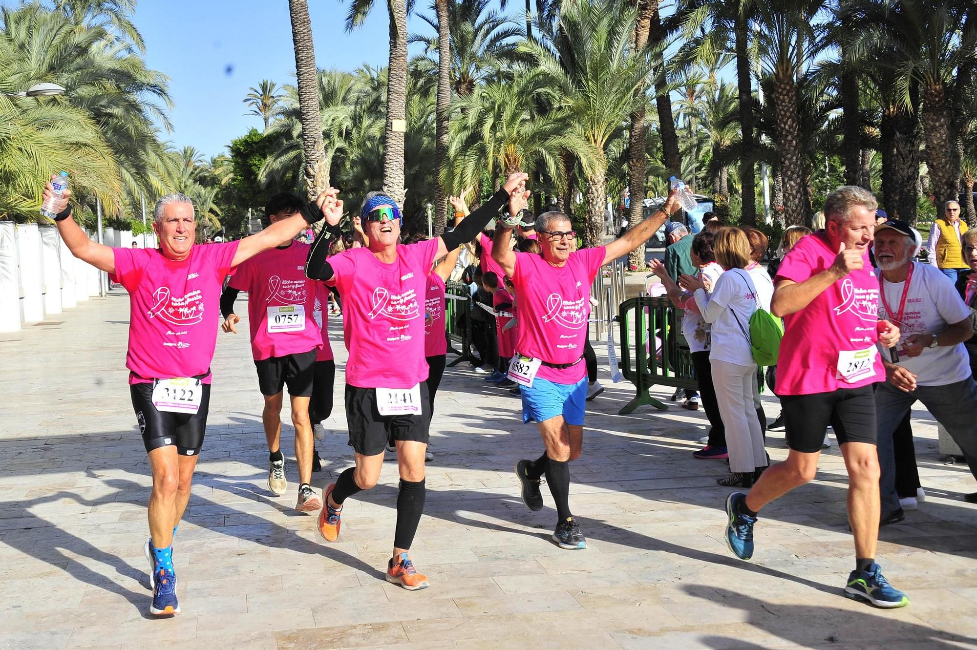 Una marea rosa imparable contra el cáncer de mama en Elche