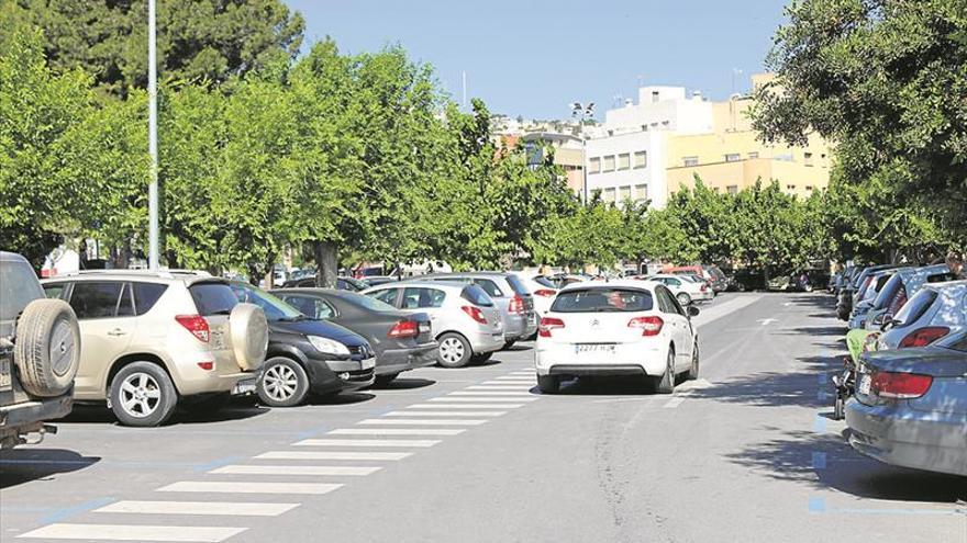 La zona azul de Peñíscola gana abonados y suma 656 este año