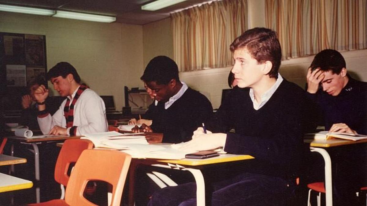 El Rey Felipe VI, a la derecha, en su época de estudiante en la Lackefield College School de Canadá