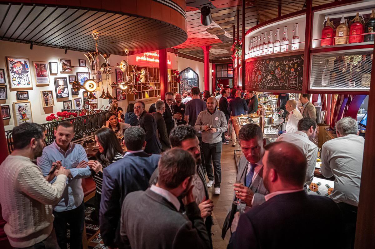 Mariscadas, copas y discoteca: el MWC anima la noche de Barcelona