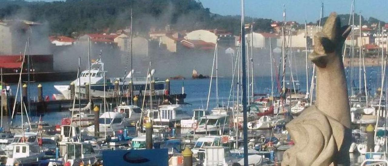 Una gran polvareda se extendió mientras el helicóptero del 061 operaba en el helipuerto. // Gonzalo Nuñez