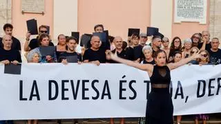 "No queremos volver a ver arder la Devesa": los vecinos llevan su hartazgo a la Plaza de la Virgen