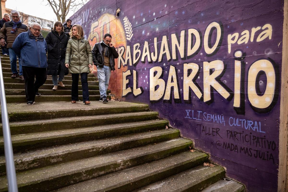 Pilar Alegría, este sábado en un paseo ciudadano por Valdefierro (Zaragoza).