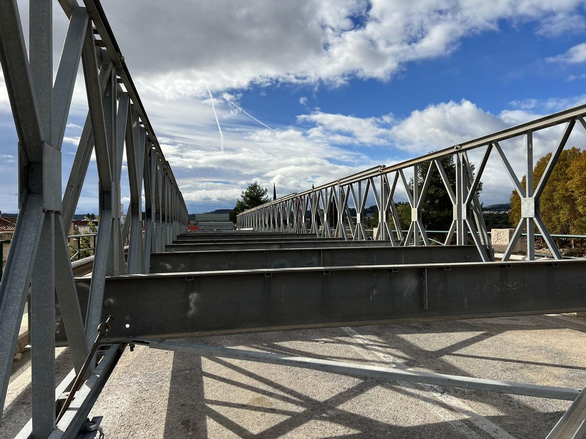 La estructura metálica de treinta metros que devolverá la conexión en Cheste