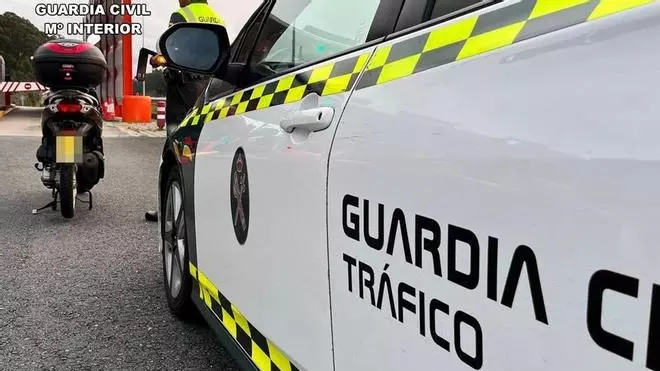 Dos personas heridas en un choque frontal en Outes