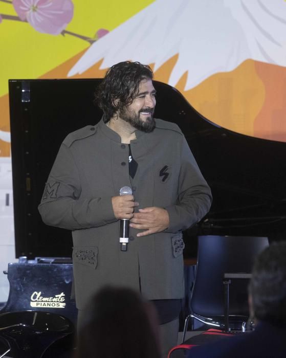 Antonio Orozco canta en la presentación de la vestimenta del Equipo Paralímpico Español en La Marina de Valencia