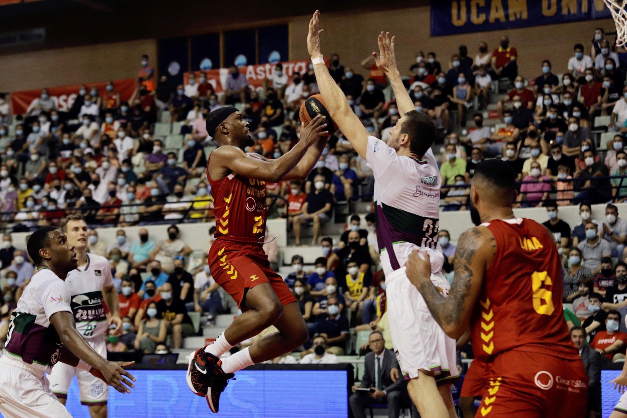 El Unicaja gana en la pista del UCAM Murcia