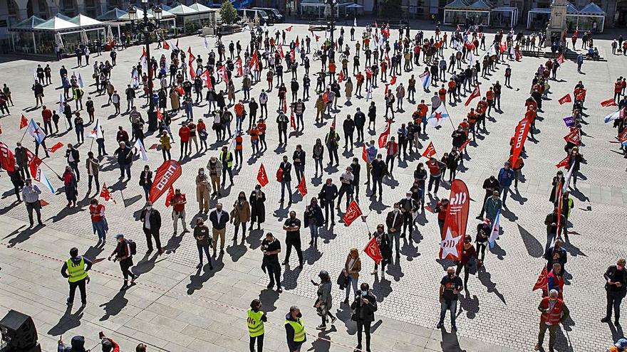 Manifestación en María Pita para para exigir un futuro industrial en la fábrica de aluminio.   | // ANDY PÉREZ  