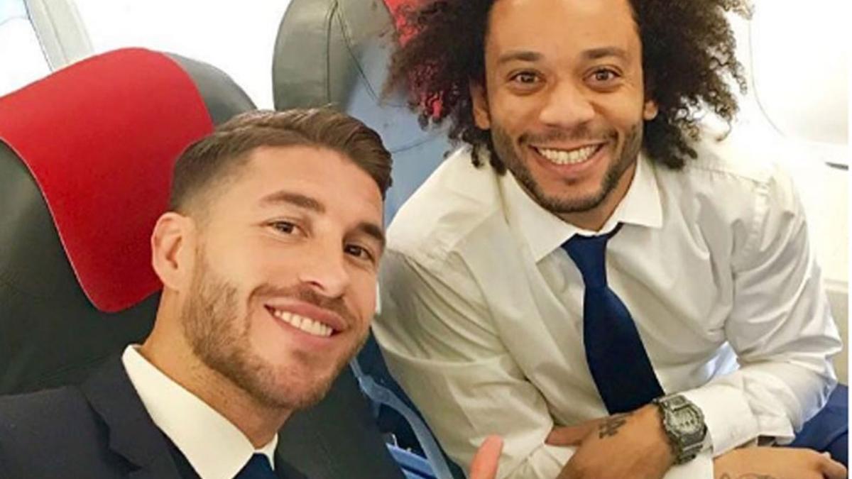 Sergio Ramos y Marcelo, en el avión en dirección a Lisboa