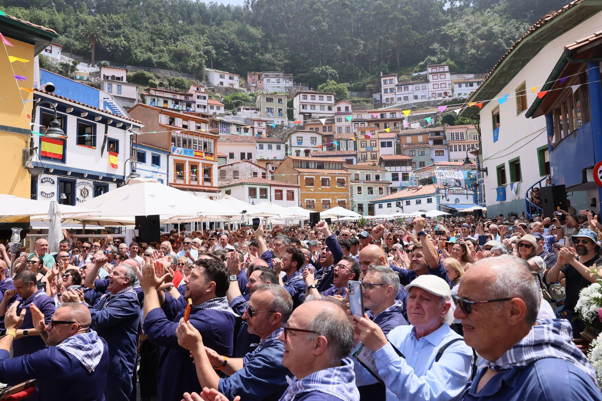 EN IMÁGENES: así fue el día de L'Amuravela en Cudillero