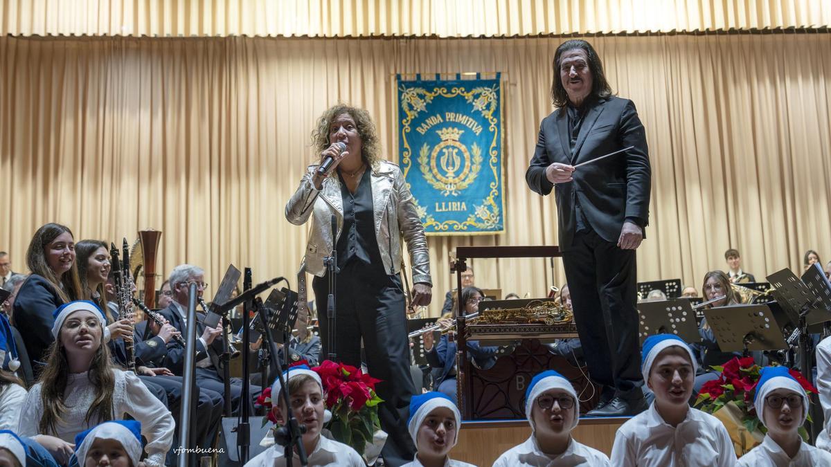 Rosana canta con la Primitiva de Llíria.