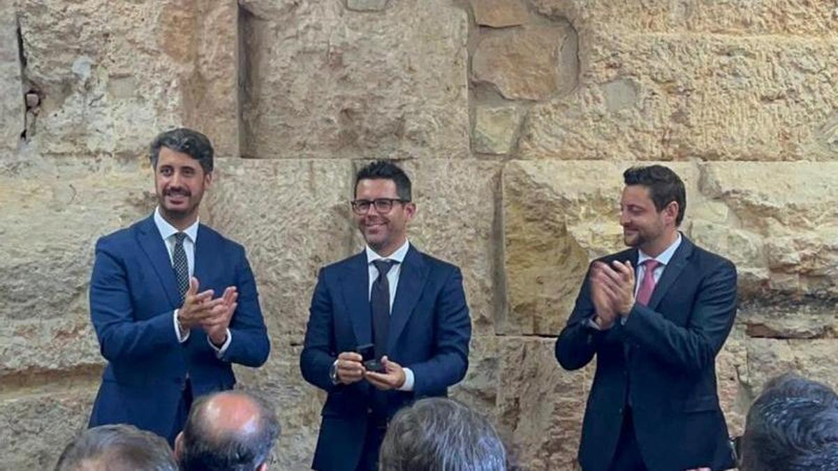 Rafael Triguero, en el centro, en la asamblea de las Ciudades Patrimonio de la Humanidad.