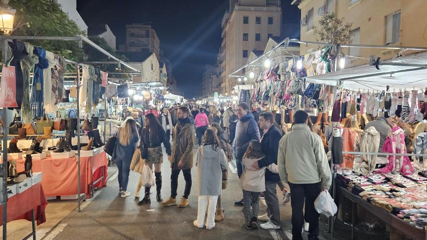 Así es el mercado de Reyes Magos en las noches del Cabanyal