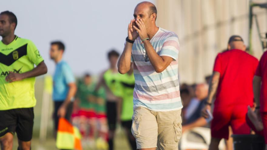 Alberto Monteagudo en el partido contra el Eldense