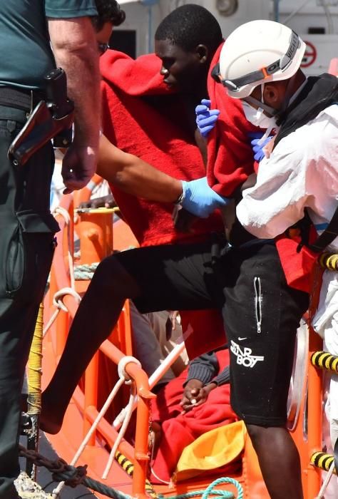 28/02/20 ARGUINEGUIN. MOGÁN. Llegada de migrantes al puerto de Arguineguin después de ser rescatados por un velero. Fotógrafa: YAIZA SOCORRO.  | 28/02/2020 | Fotógrafo: Yaiza Socorro