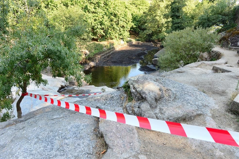 La ceniza inunda las gargantas del norte de Extremadura